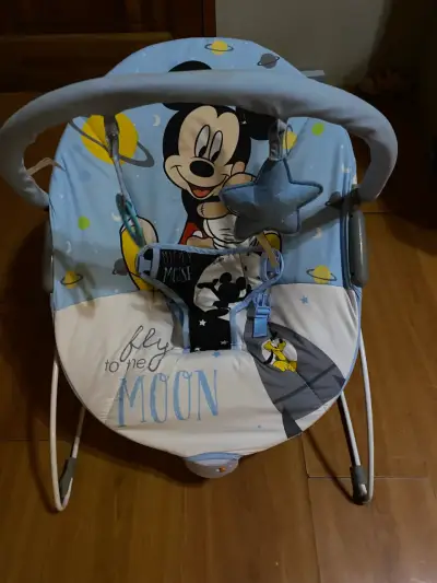 Silla mecedora para bebé Mickey Mouse - miniatura 2