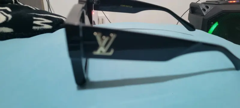 Gafas de sol negras con detalle de cristal - 2