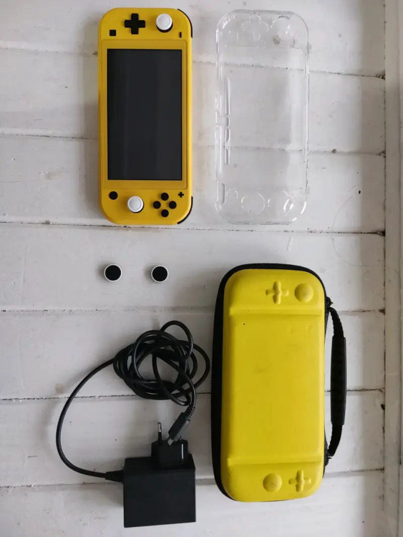 Nintendo switch lite amarilla - 1