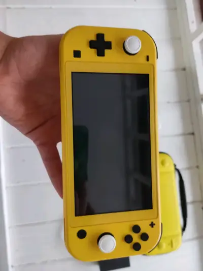 Nintendo switch lite amarilla - miniatura 2