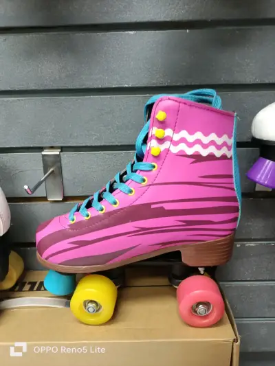 Patines de cuatro ruedas blancos con cordones morados - miniatura 2