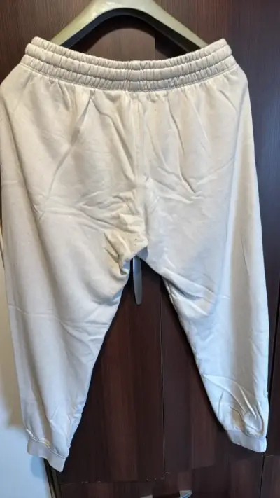 Pantalones deportivos beige unisex cómodos - miniatura 2