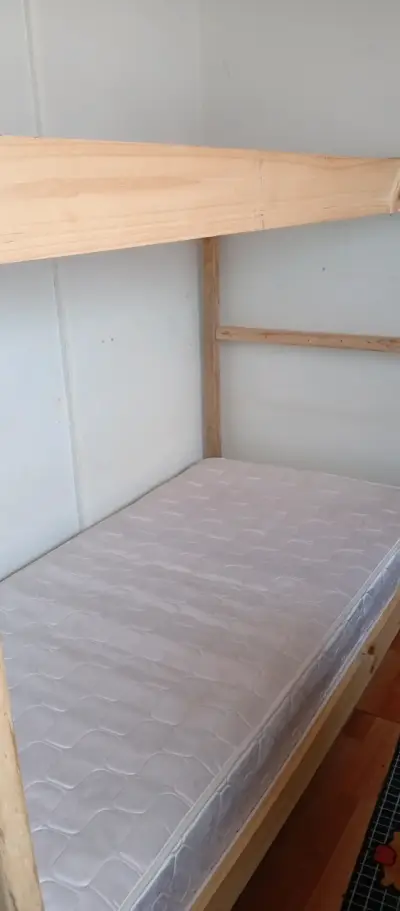 Camarote de madera con colchón incluido - miniatura 1