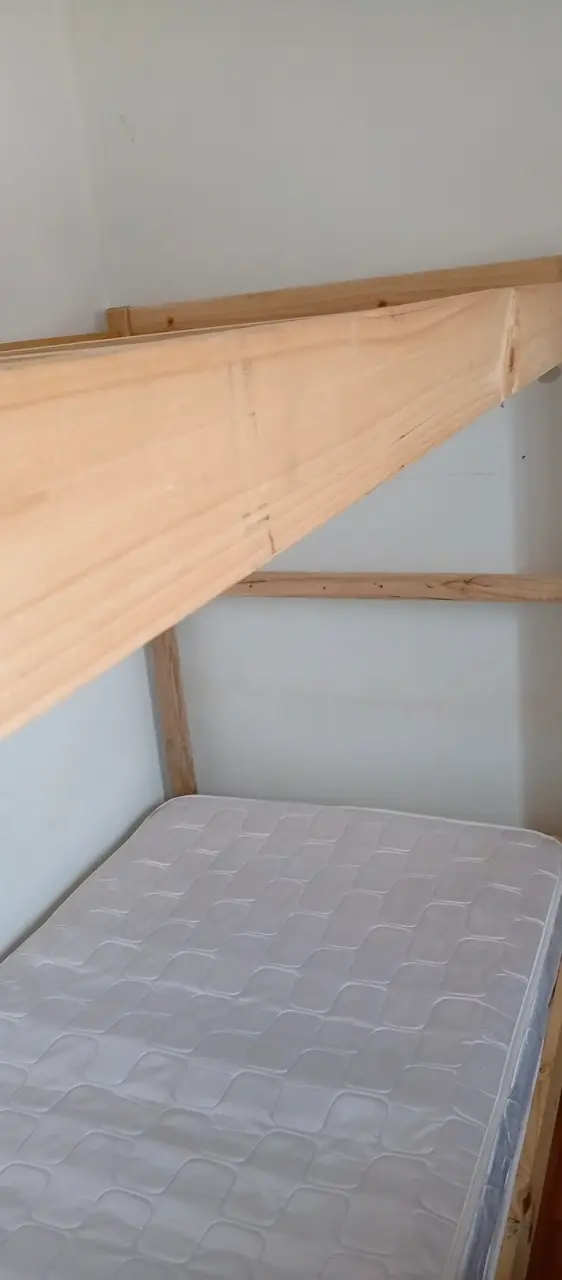 Camarote de madera con colchón incluido - 4