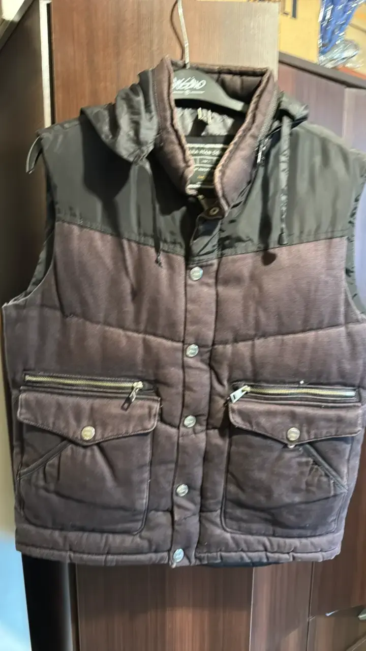 Chaleco acolchado con capucha para hombre - 1