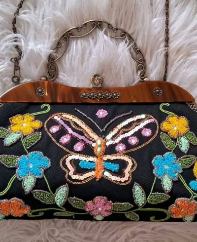 Bolso de mano bordado con mariposa y flores - miniatura 1