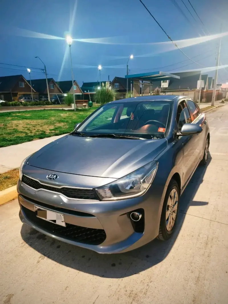 Auto Kia Rio 4 año  2021 en excelente estado - 1