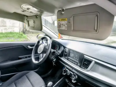 Auto Kia Rio 4 año  2021 en excelente estado - miniatura 4
