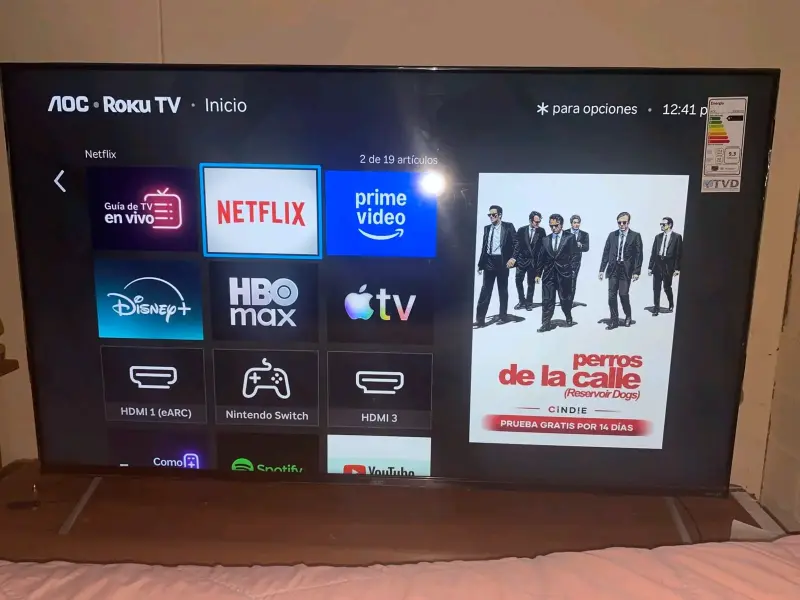 Smart TV AOC Roku con aplicaciones de streaming