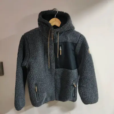 Chaqueta polar con capucha color burdeos - miniatura 2