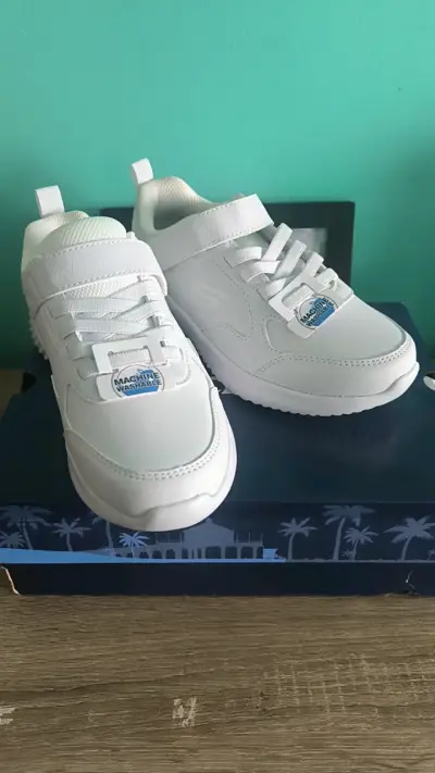Zapatillas deportivas blancas para niños con velcro - miniatura 3