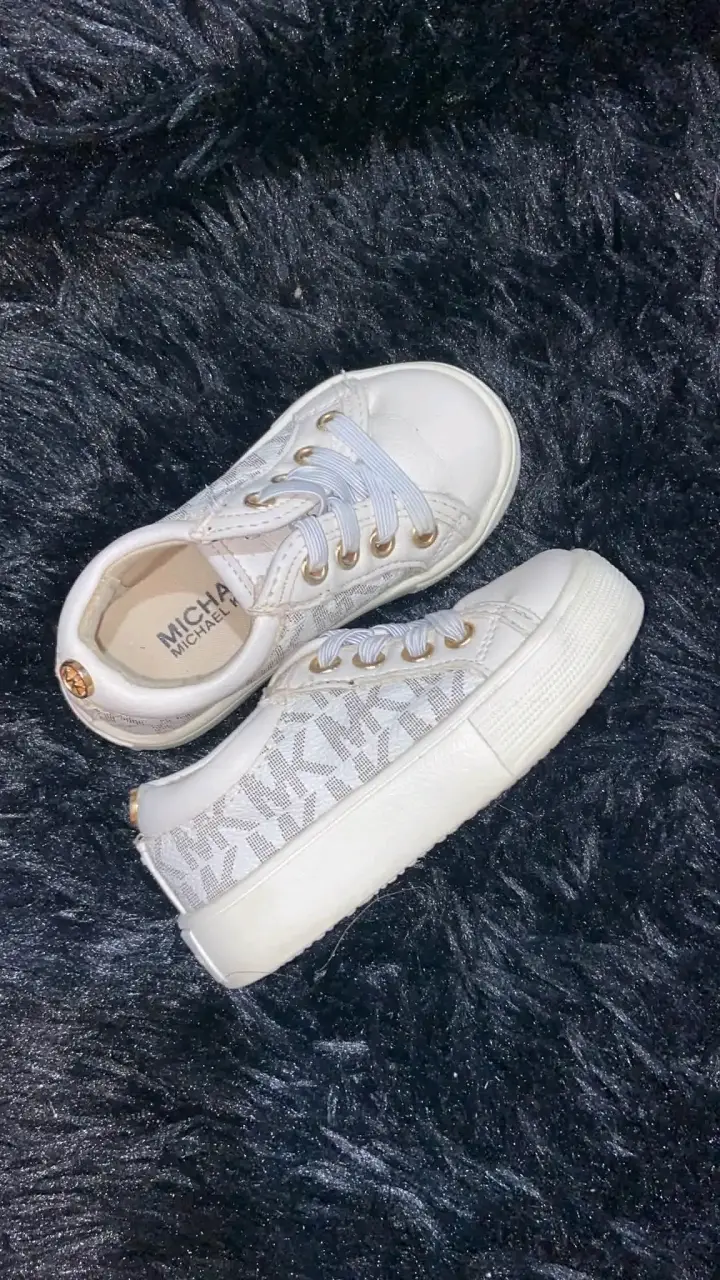 Zapatillas blancas para niños con cordones - 2
