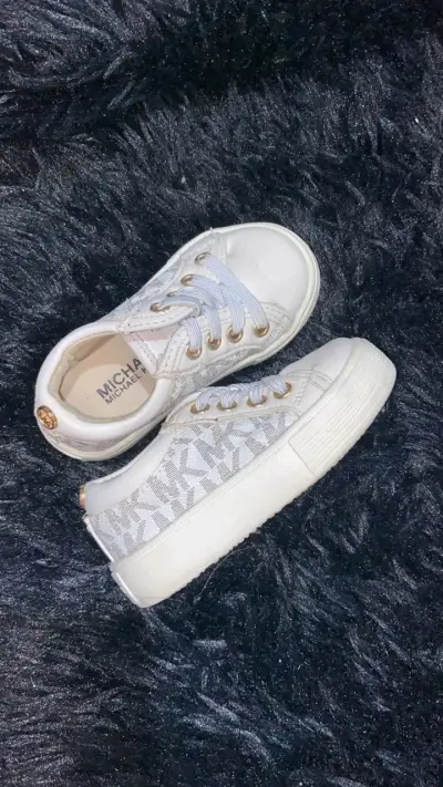 Zapatillas blancas para niños con cordones - miniatura 2