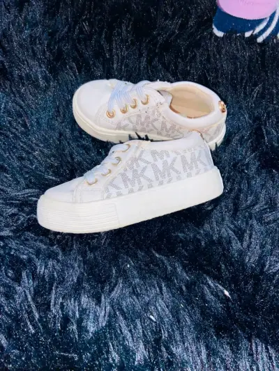 Zapatillas blancas para niños con cordones - miniatura 3