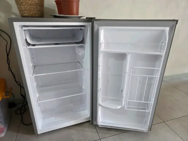 Refrigerador compacto Maigas color gris - 4