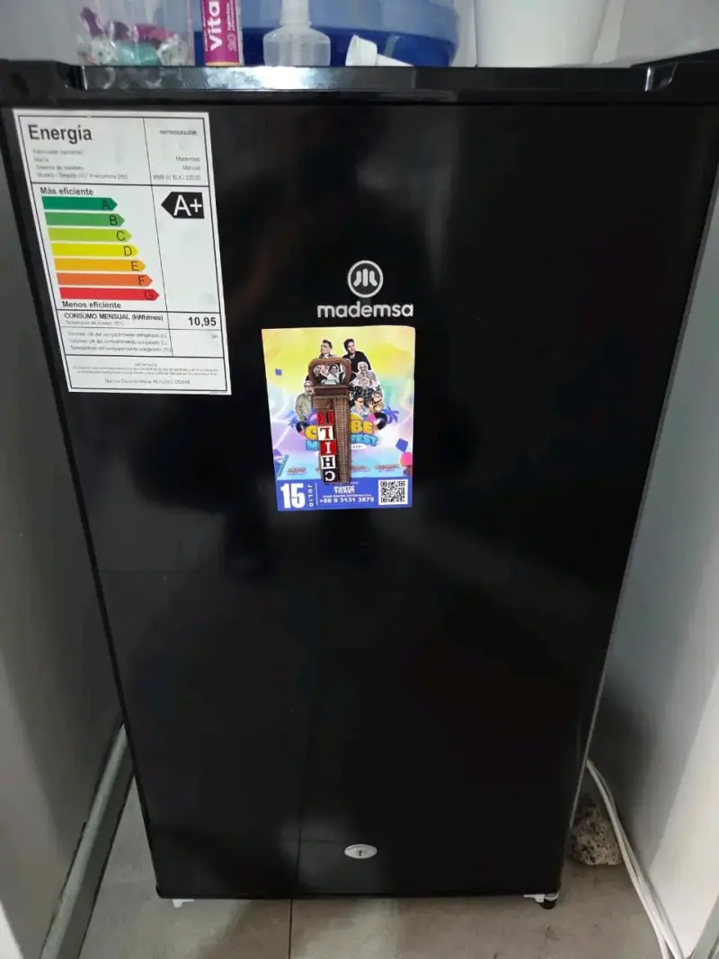 Refrigerador Mademsa negro eficiente A+ - 1