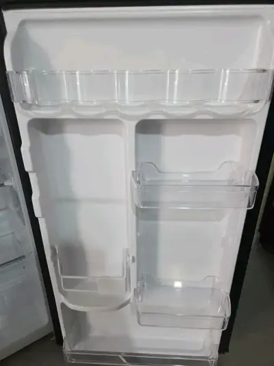 Refrigerador Mademsa negro eficiente A+ - miniatura 2