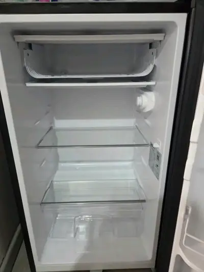 Refrigerador Mademsa negro eficiente A+ - miniatura 3