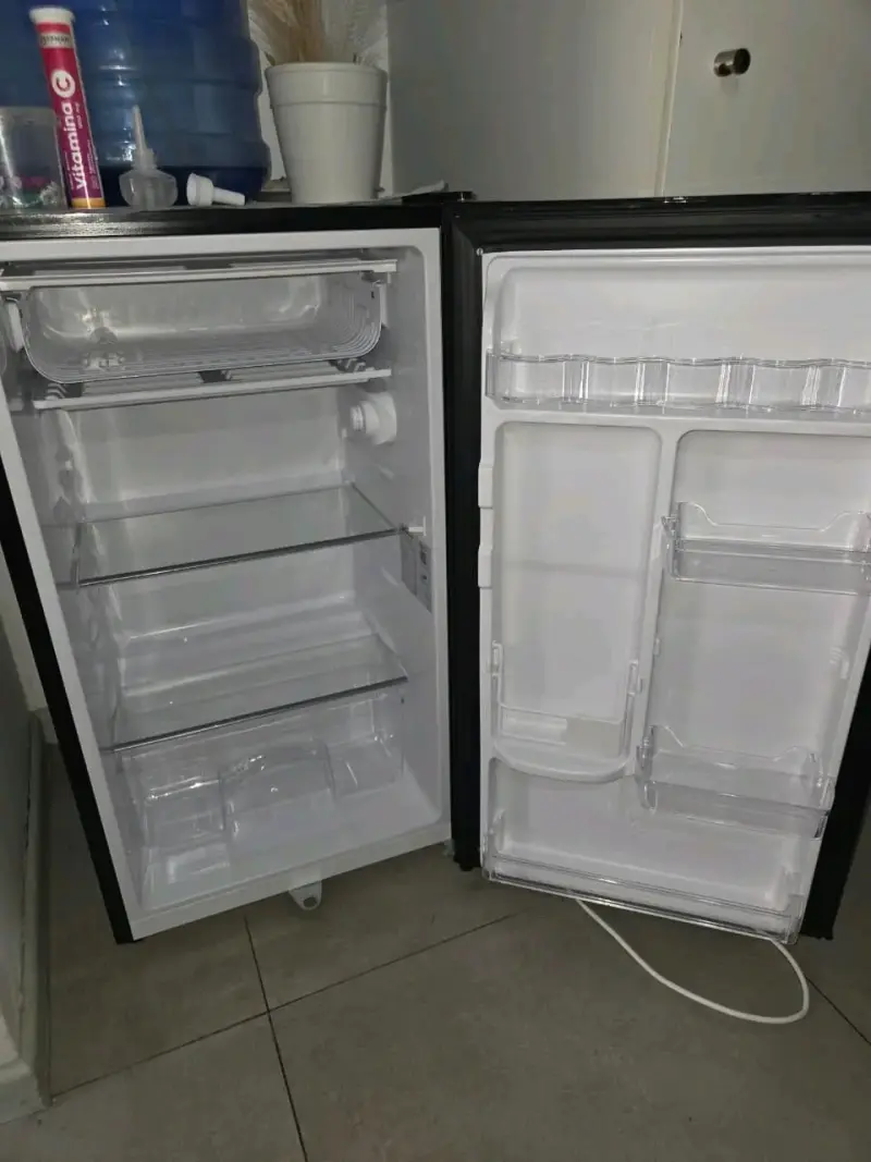 Refrigerador Mademsa negro eficiente A+ - 5