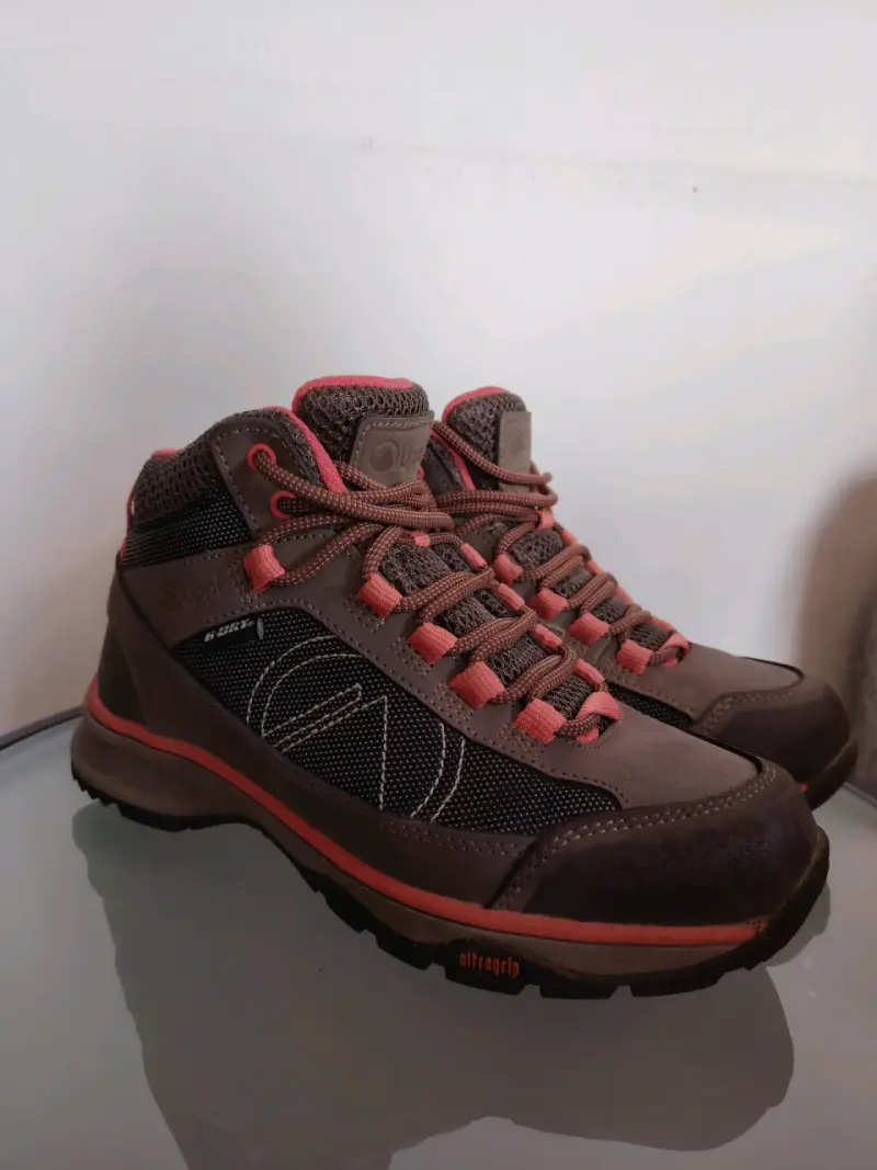 Botas de trekking impermeables. - 1