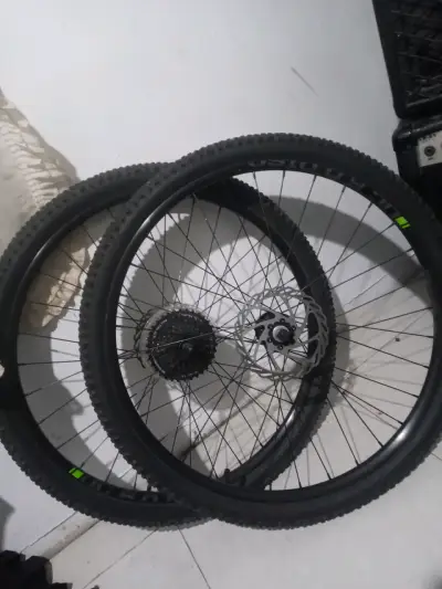 Ruedas de mtb aro 27.5 con disco y cassette - miniatura 1