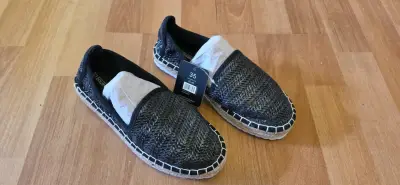 Alpargatas negras de mimbre talla 35 - miniatura 1
