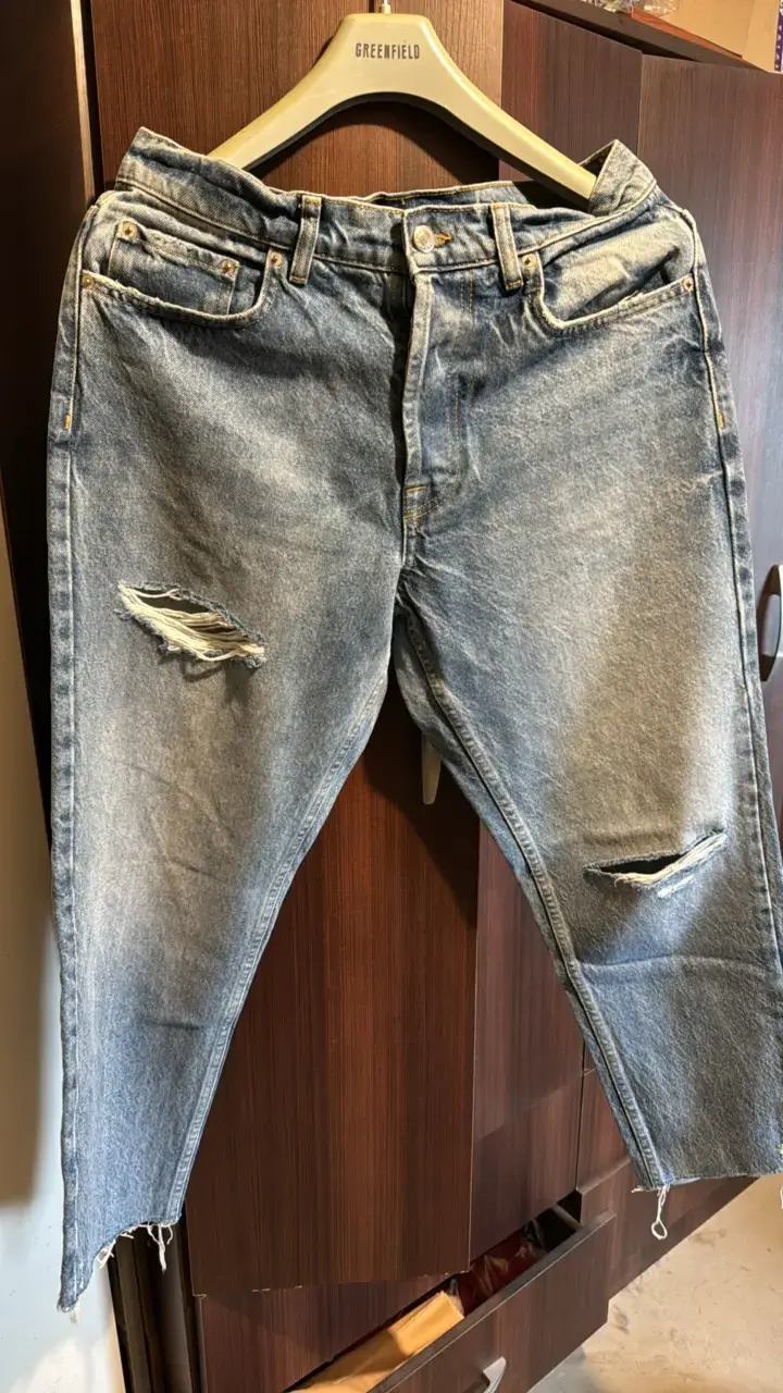 Jeans desgastados de mezclilla azul para hombre - 1