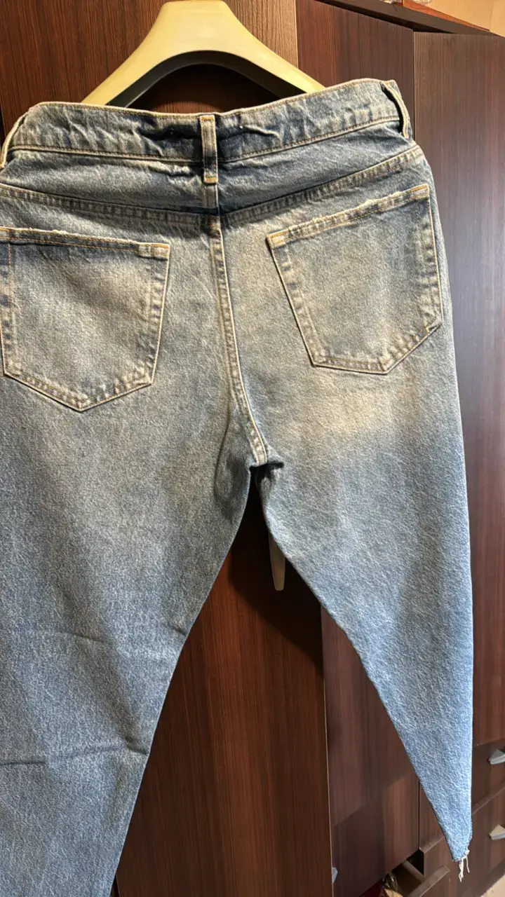 Jeans desgastados de mezclilla azul para hombre - 2