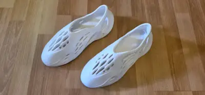 Zapatillas tipo Yeezy blancas unisex - miniatura 1