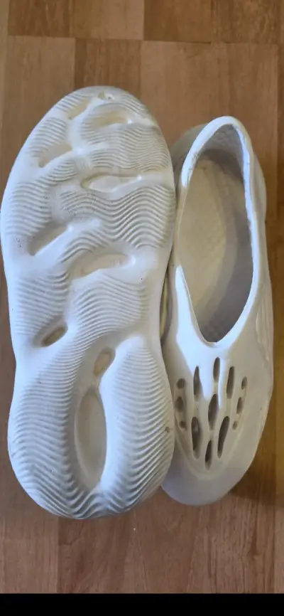 Zapatillas tipo Yeezy blancas unisex - miniatura 2