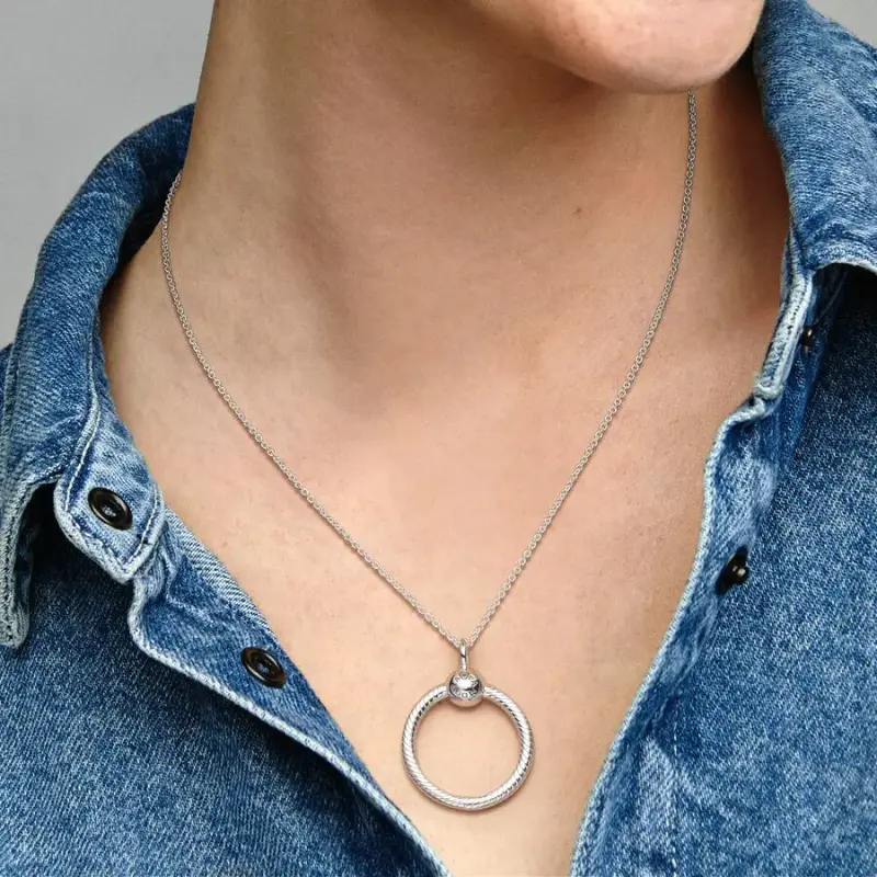 Collar de plata con dije circular elegante - 1