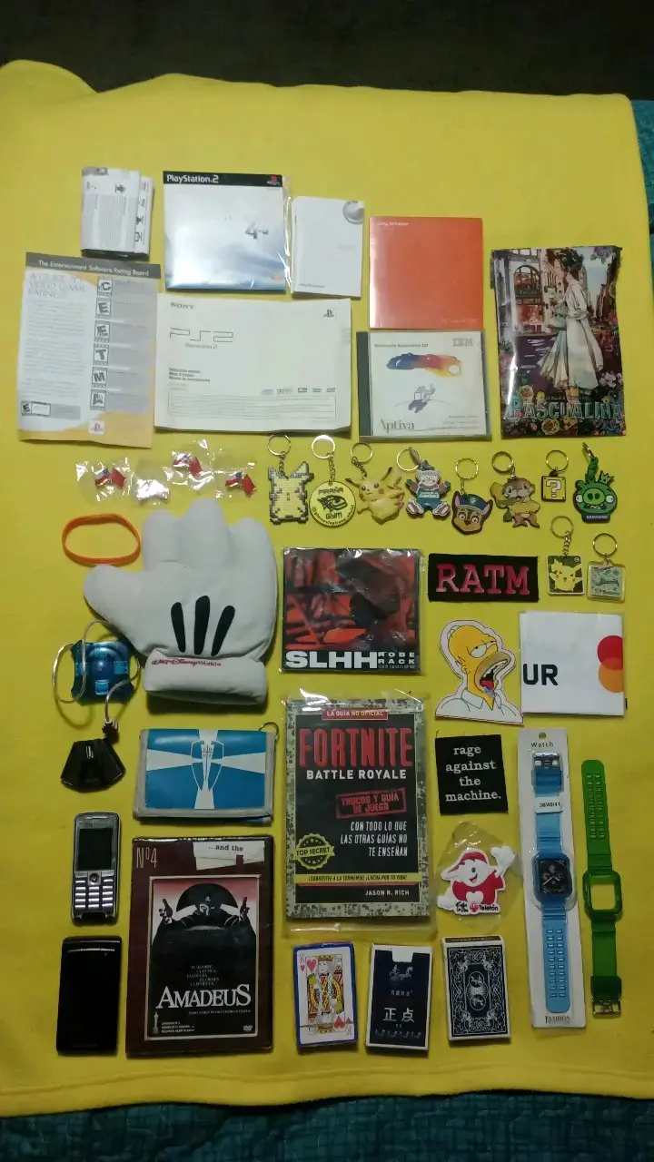 Lote de artículos coleccionables variados - 1
