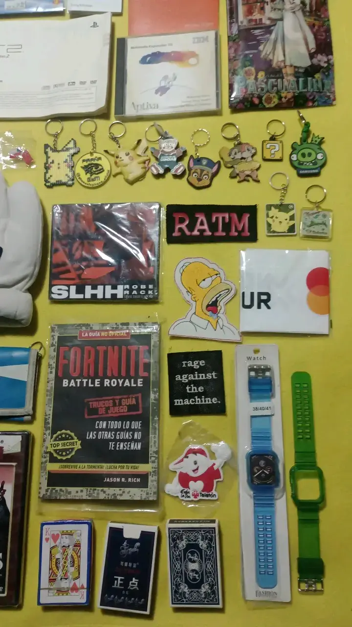 Lote de artículos coleccionables variados - 4