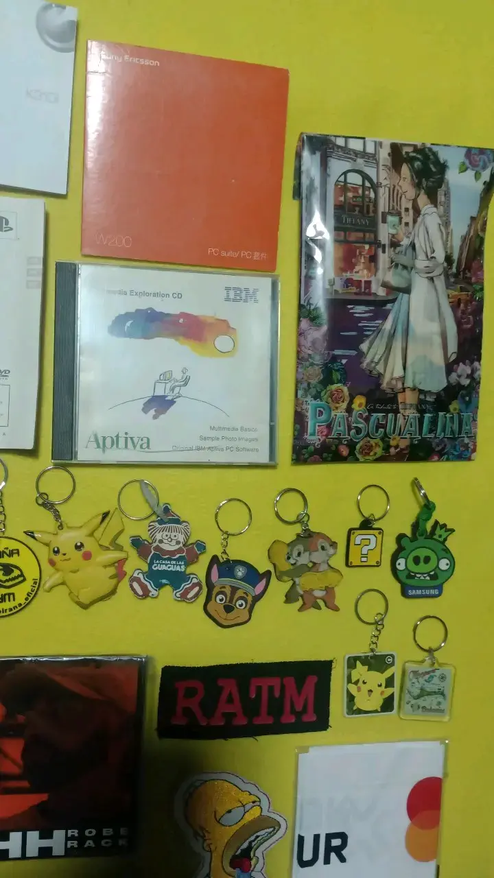Lote de artículos coleccionables variados - 6