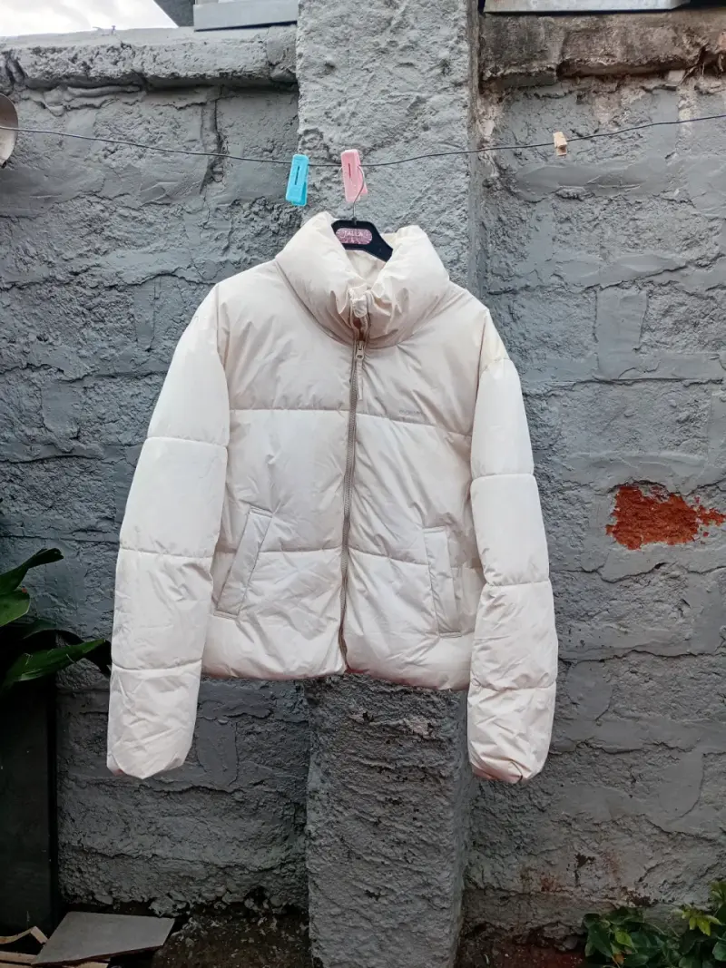 Chaqueta acolchada blanca para invierno - 1