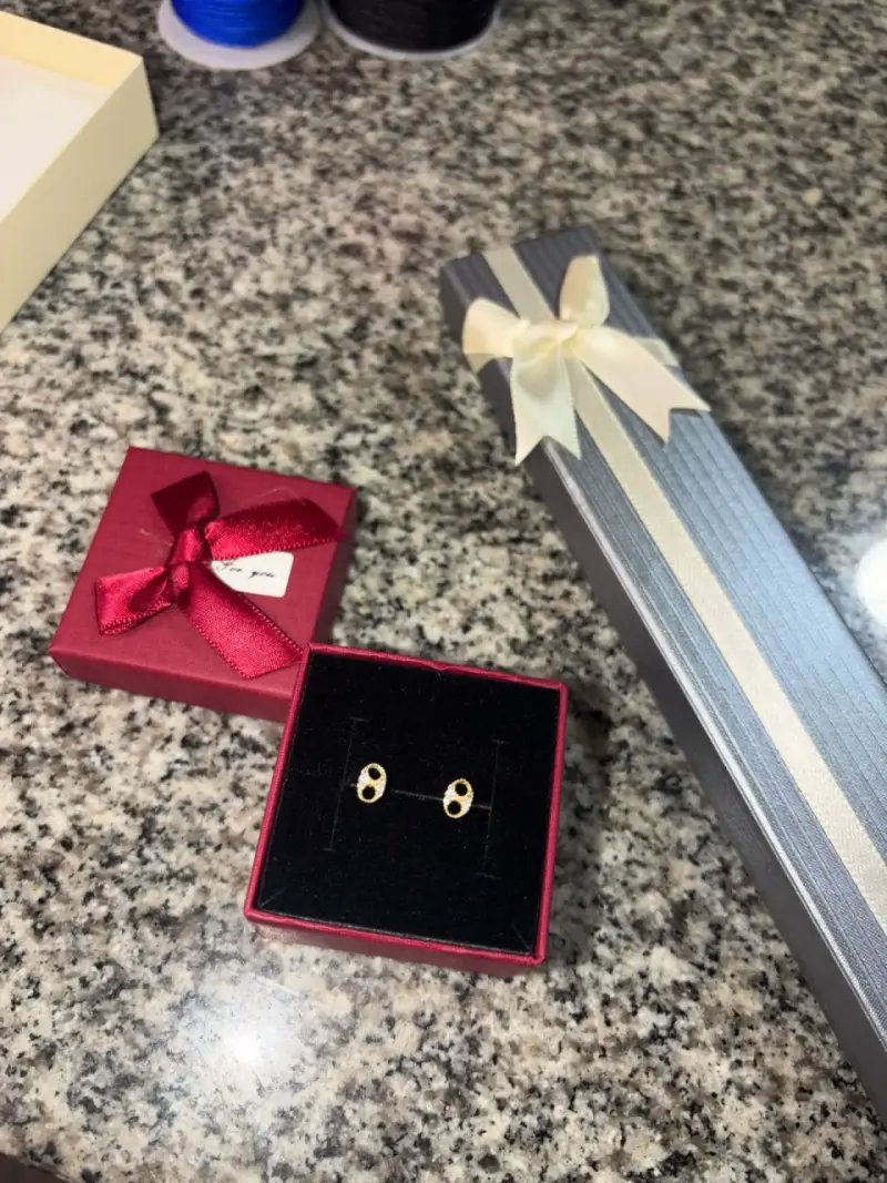 Elegantes aros de oro 18k - 1