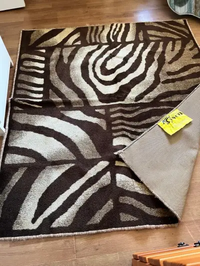 Alfombra decorativa con diseño de cebra - miniatura 3