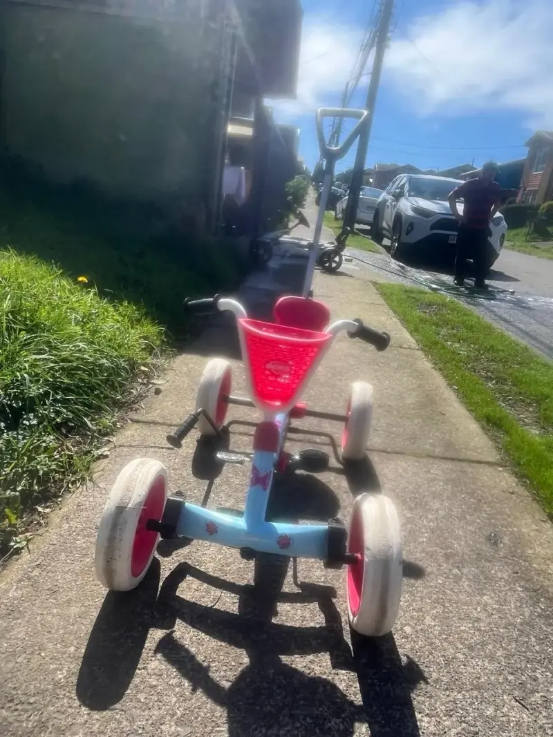 Triciclo infantil con manillar ajustable - 2
