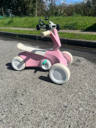 Triciclo infantil rosa para niños - miniatura 2