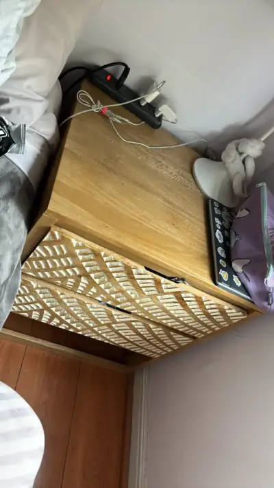 Velador de madera con diseño tallado - miniatura 2