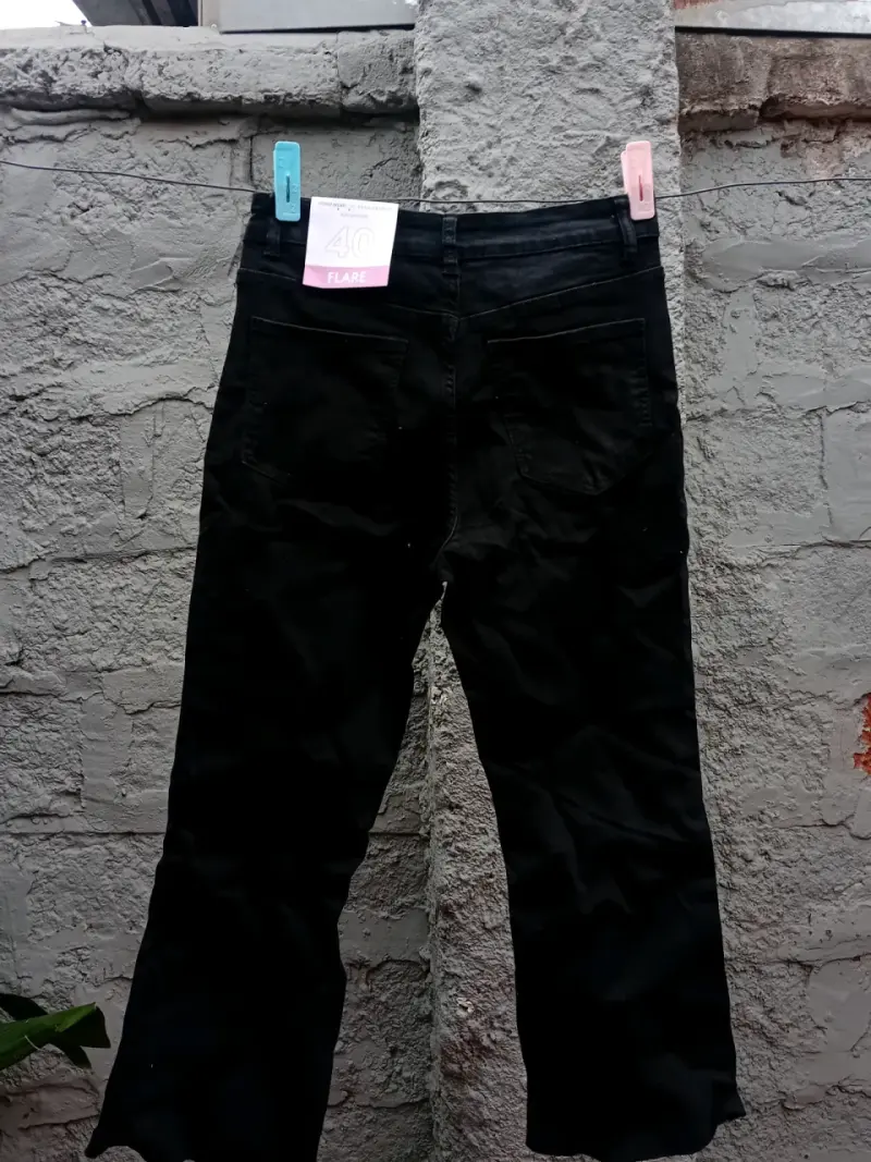 Pantalones negros flare talla 40 - 1