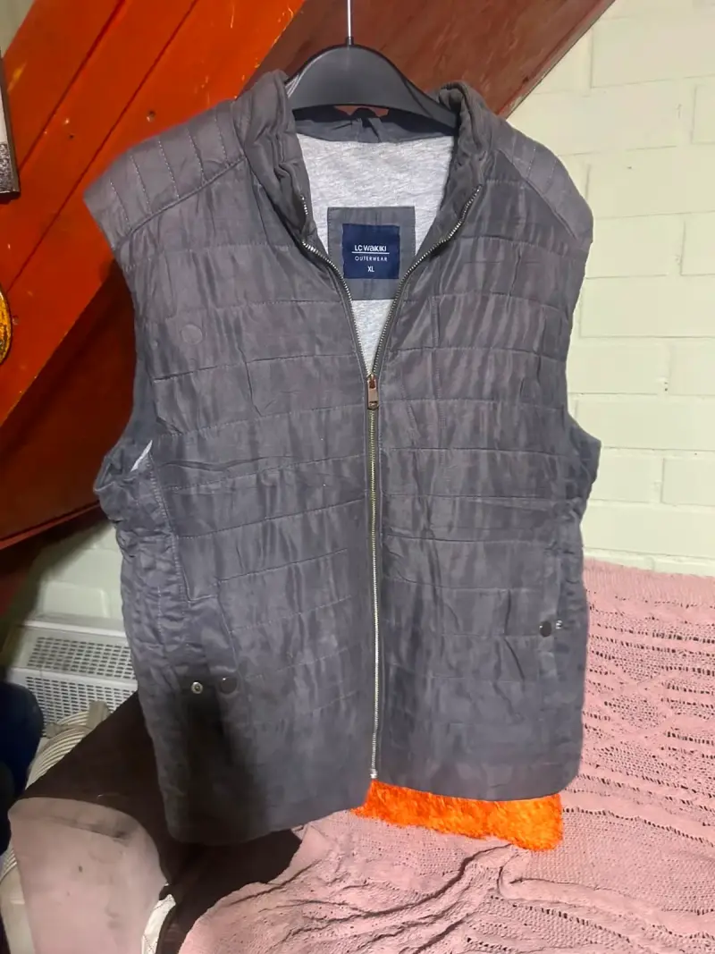 Chaqueta negra para hombre en buen estado - 2