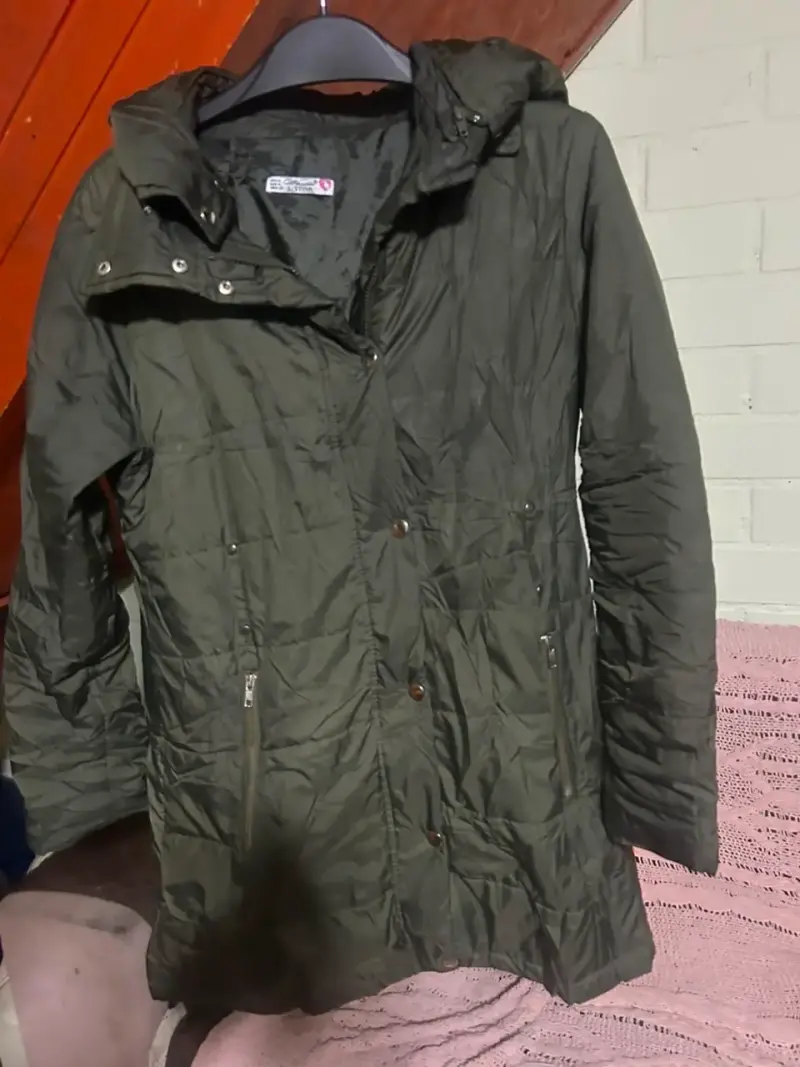 Chaqueta negra para hombre en buen estado - 3