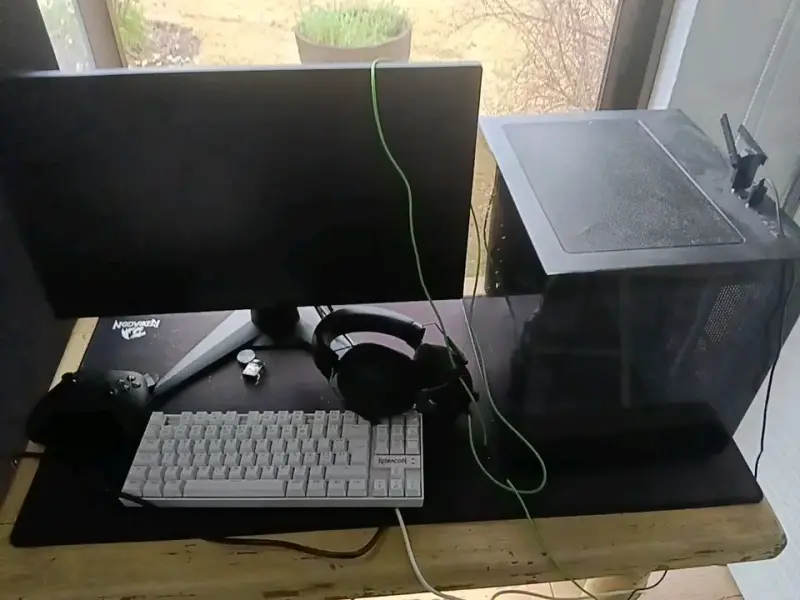 Set de PC Gamer con monitor y accesorios - 1