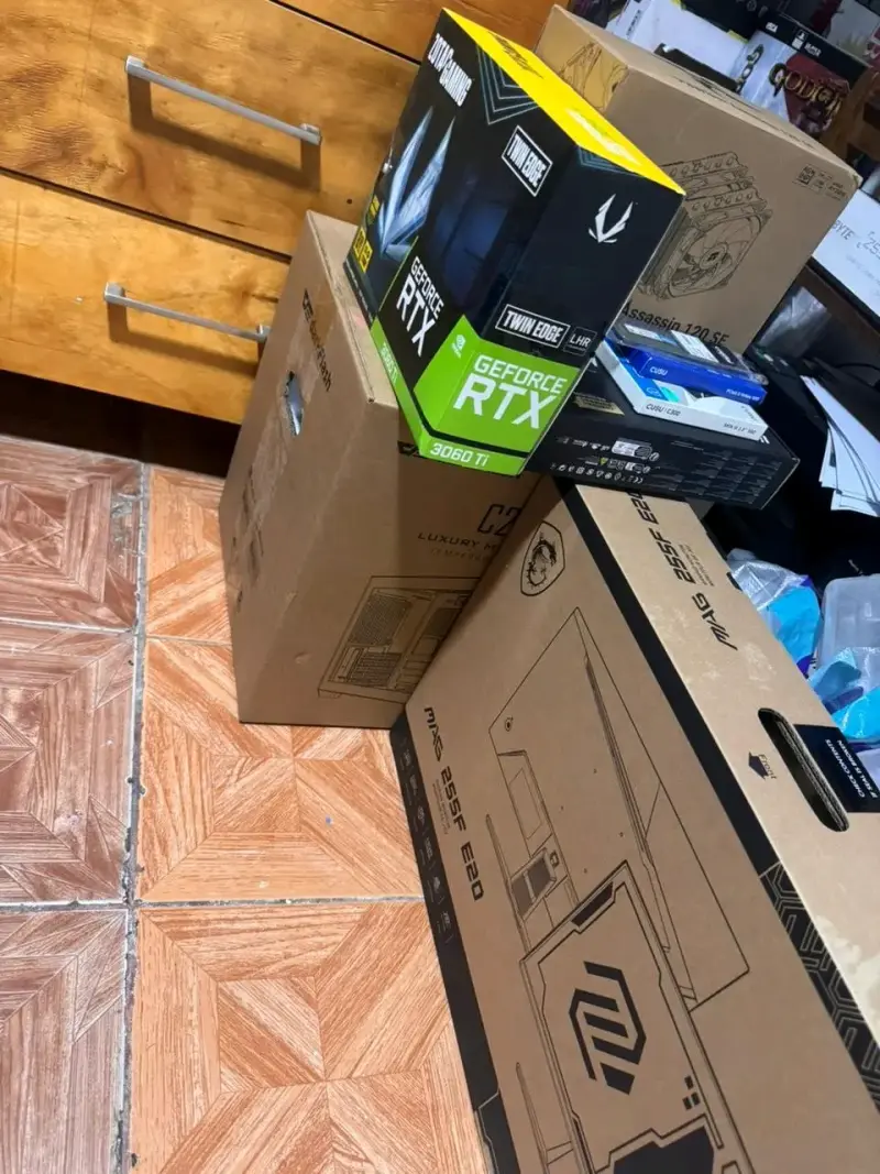 Set de PC Gamer con monitor y accesorios - 2