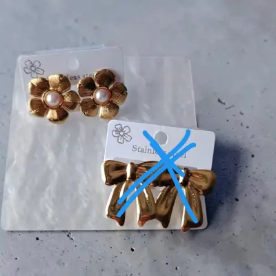 Aros de flor dorados con perla - miniatura 1