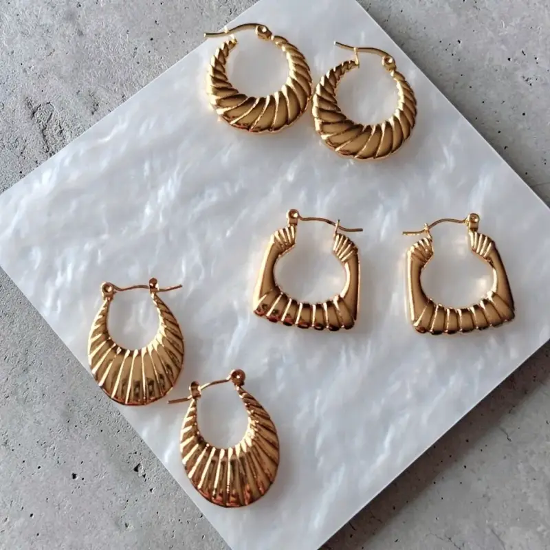 Aros de flor dorados con perla - 2