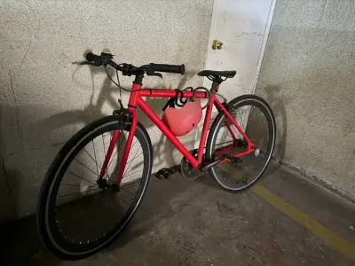 Bicicleta Fixie roja de una velocidad - miniatura 1