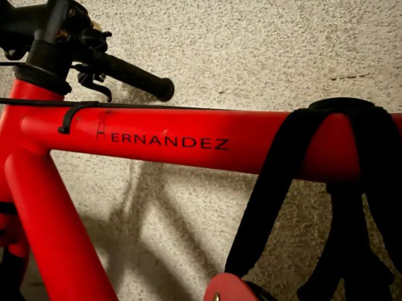 Bicicleta Fixie roja de una velocidad - 3
