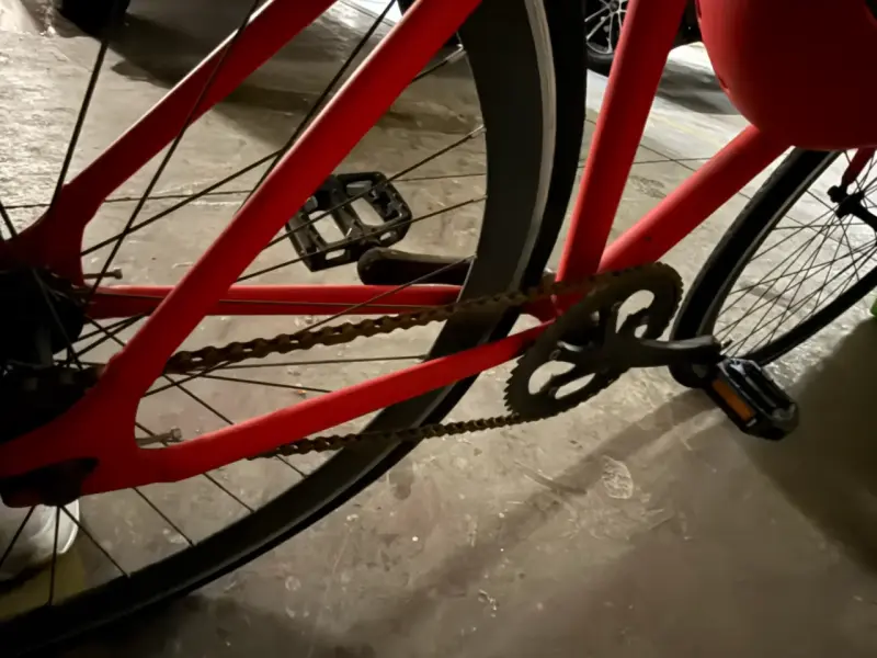 Bicicleta Fixie roja de una velocidad - 5